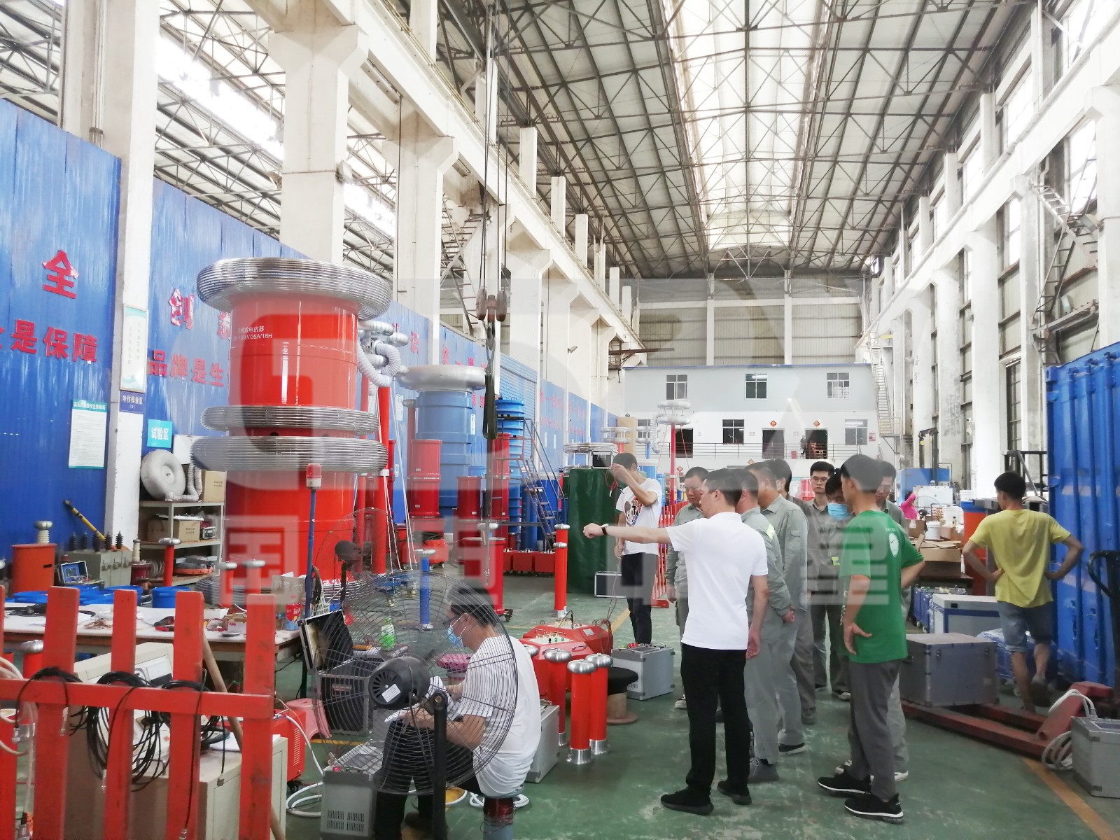 参观生产车间.jpg 参观生产车间.jpg